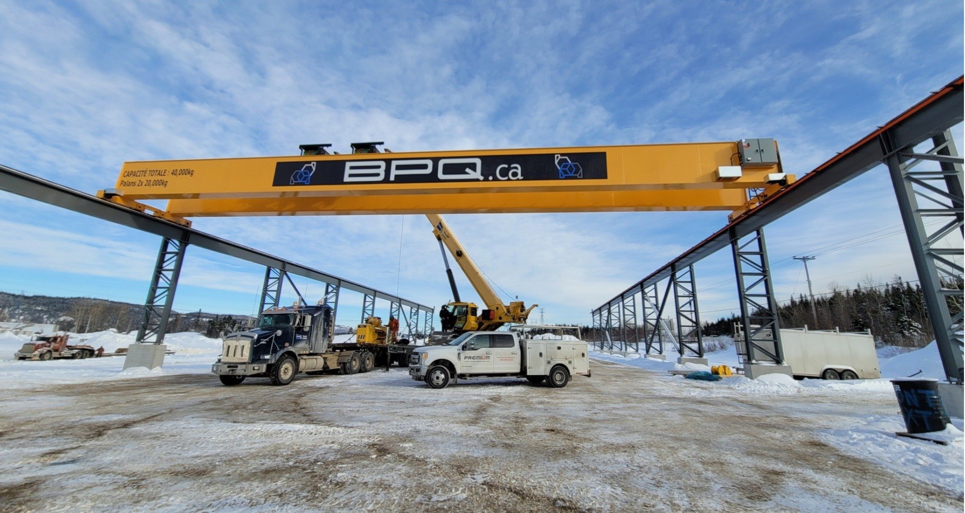 Grue portique vs pont roulant extérieur 