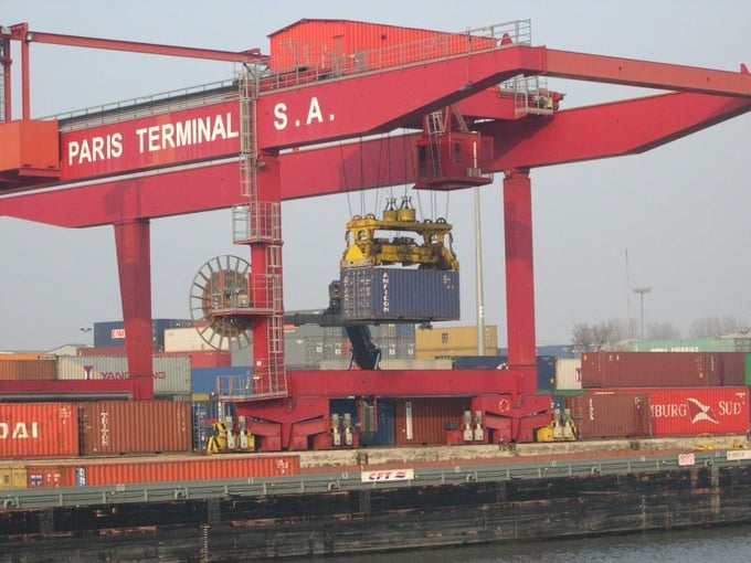 Grue portique vs pont roulant extérieur