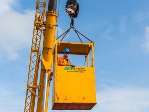 full-access-man-riding-basket-300x225-1