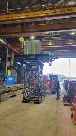 nouveau palan sur une plateforme d'installation