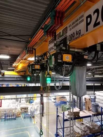 Lumières témoins sur un pont roulant