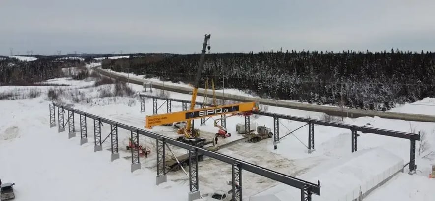 Installation d'un pont roulant extérieur en hiver pour BPQ