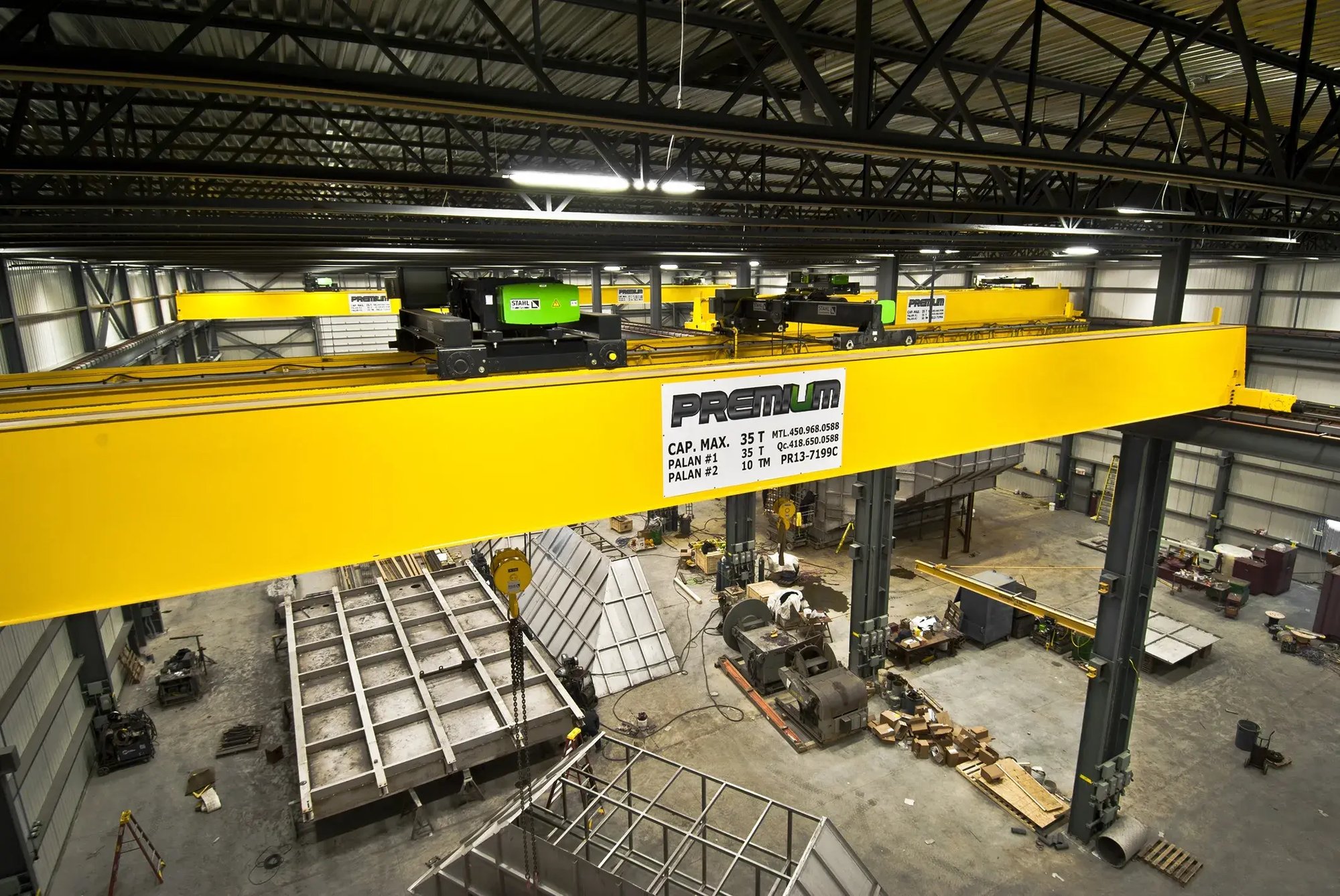 pont roulant équipé d'un palan industriel Stahl