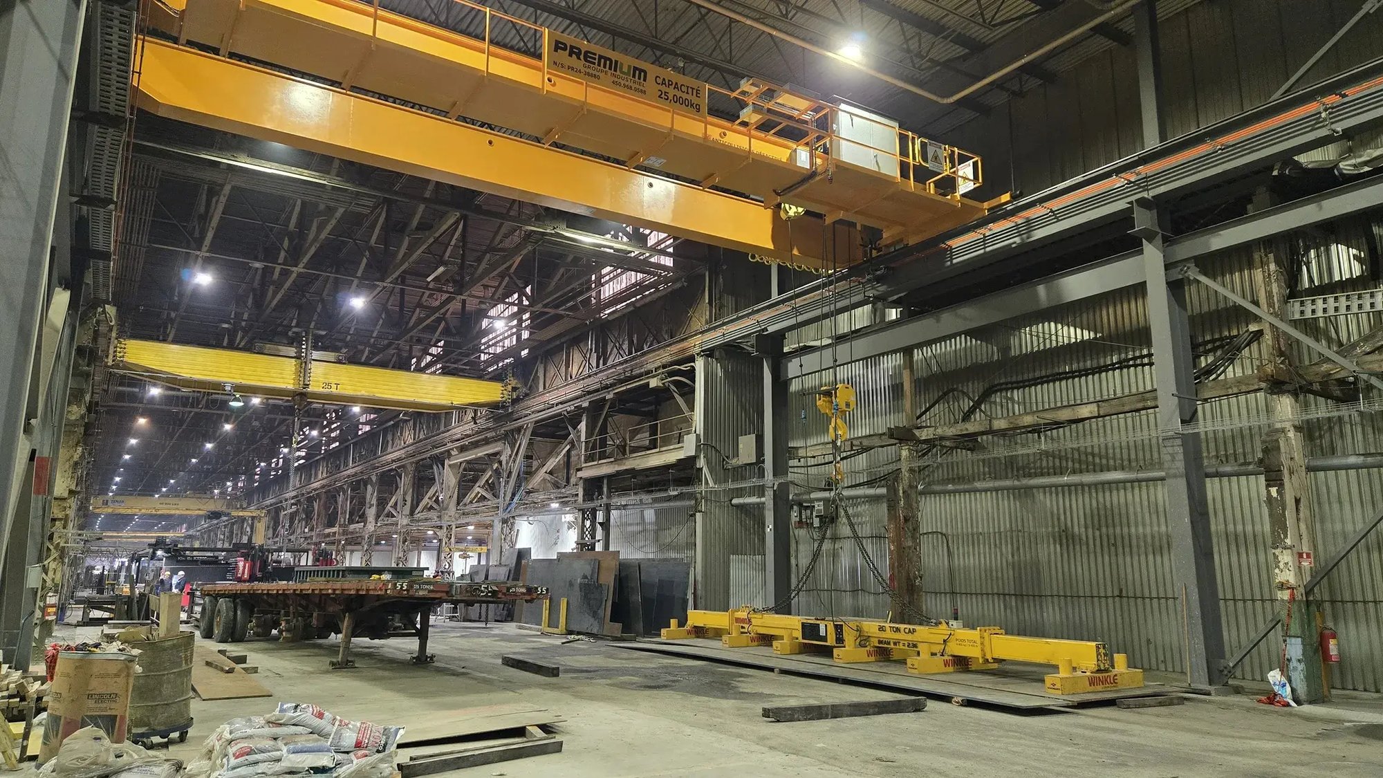 usine avec produits de ponts roulants