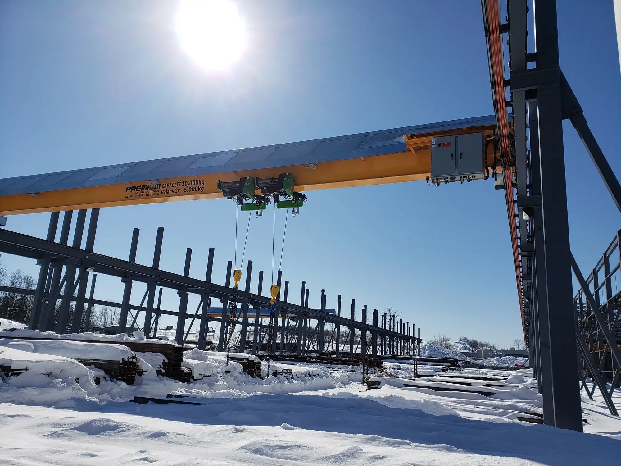 pont roulant sur une structure extérieur en hivers
