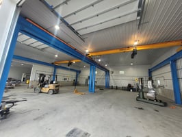 freestanding structure for overhead crane