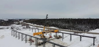 installation of an overhead crane in winter under RBQ license