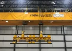 pont roulant jaune équipé d'un aimant