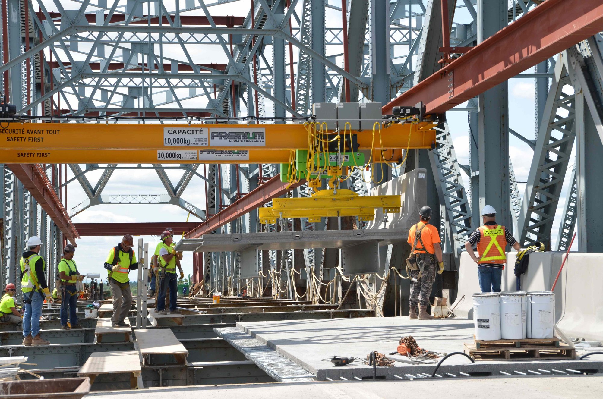 under running overhead crane