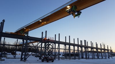 outdoor overhead crane in Québec's winter
