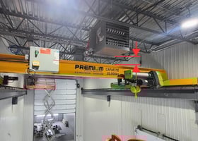 schéma d'un pont roulant dessous un système de chauffage avec 2 flèches rouges montrant l'espacement