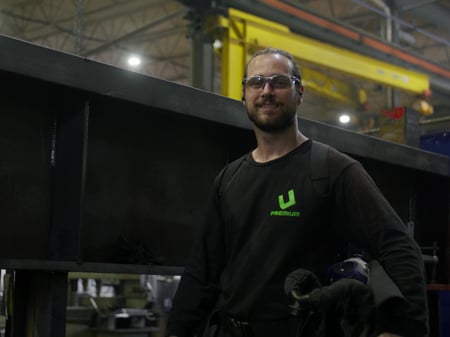 personne-production-usine-poutre